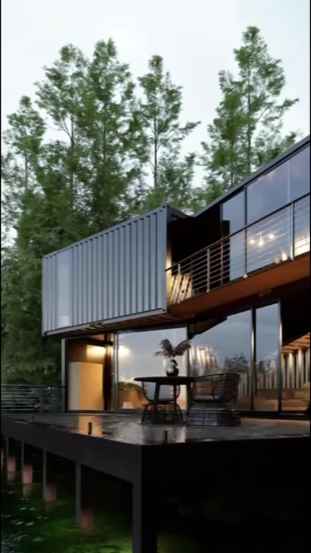 Casa en el lago: fachada principal con el embarcadero y la barca